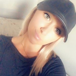 Meet your Posher, Dana